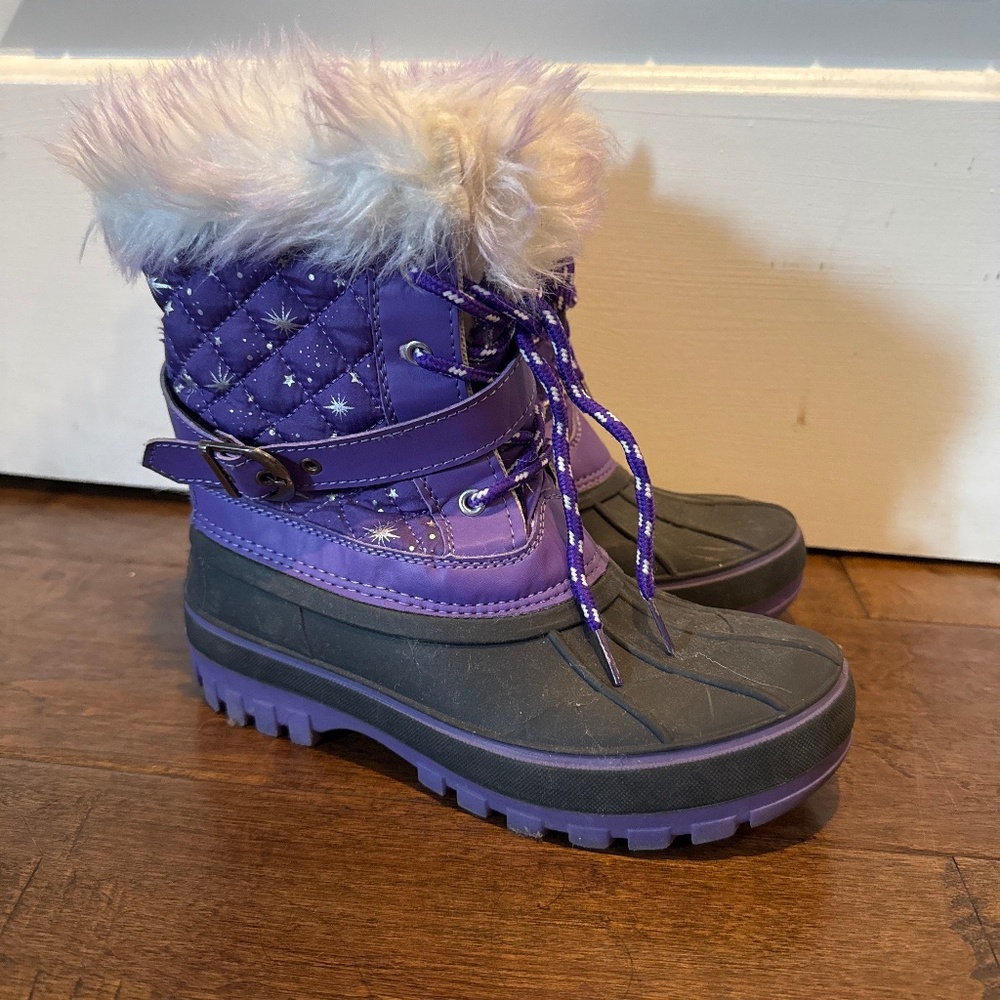 Snow boots